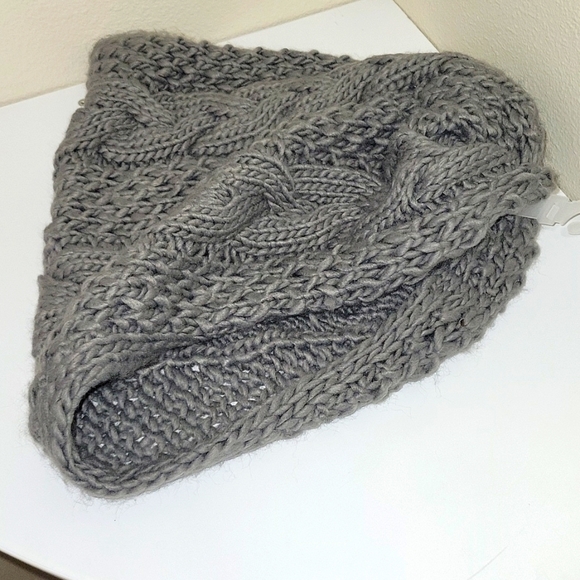 Cable Knit Neck Warmer by STYLE - Picture 2 of 7